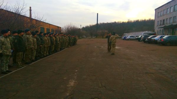 У осужденных нашли мобильные телефоны и ножи