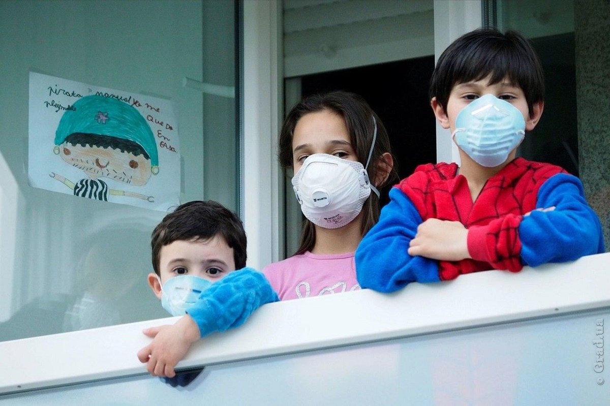 В Александрии троих детей тестировали на COVID-19 и мэр запретил брать медикам защитные средства у общественных организаций