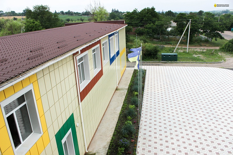 Во второй школе Новой Праги заменили крышу и продолжают реконструкцию на 46 млн. грн