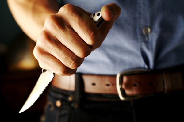 В Кировоградской области мужчина с ножом напал на ребенка и отобрал у него телефон
