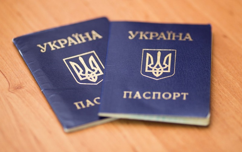 Паспорта-книжечки постепенно выведут из обращения