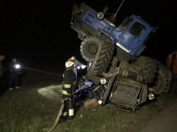 В Александрийском районе столкнулись два трактора, одного водителя госпитализировали (ФОТО)