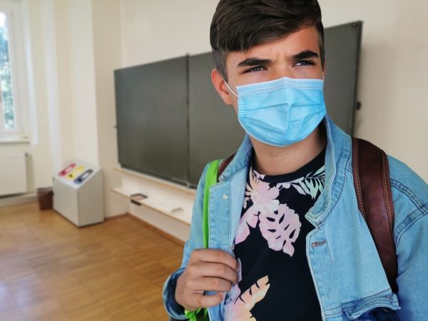 Антирекорд в Александрии: +26 больных коронавирусом, в их числе школьник
