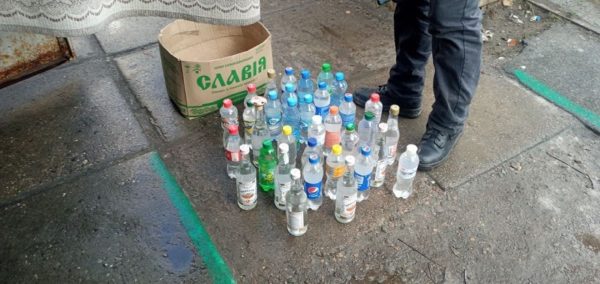 В Александрии разоблачили трех продавцов самогона и изъяли 21 литр алкоголя (ФОТО)