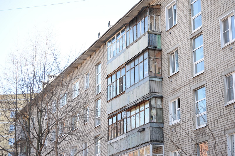40-летний александриец выпал из окна 5-го этажа на улице Героев Сталинграда