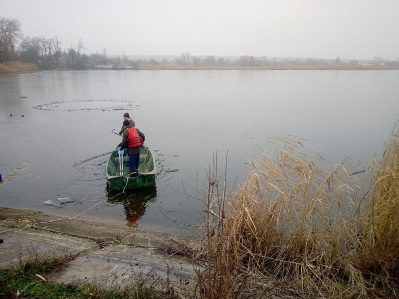 Смертельная рыбалка: в Александрии мужчина провалился под лед (ФОТО)