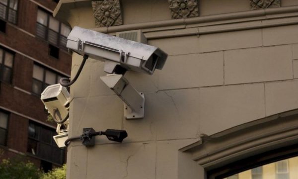 Скрытые камеры видеонаблюдения: все, что необходимо знать о надежной защите бизнеса, личного имущества