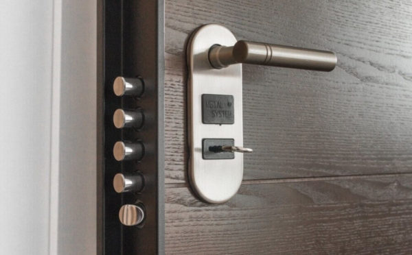 Дверные замки: надежность и безопасность дома в ваших руках