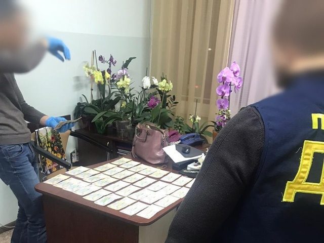 Трем александрийцам сообщили о подозрении в присвоении полумиллиона гривен, предназначенных на выплаты медикам