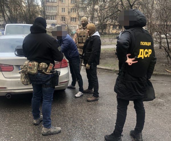 В Одессе задержали банду фальшивомонетчиков, которые обменивали поддельные доллары в Кировоградской области (ФОТО)