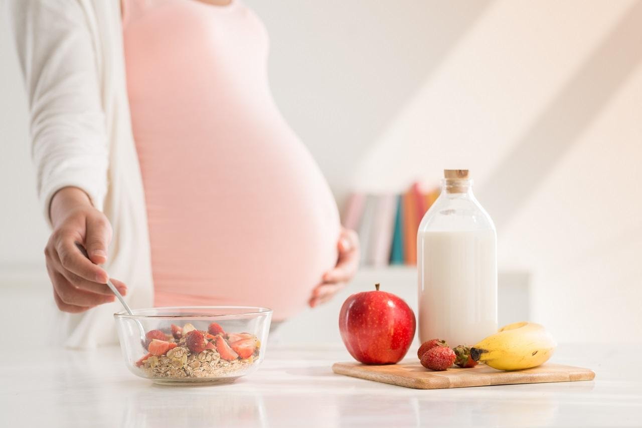 Картинки по запросу "беременность витамины и питание"