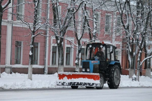 За неделю на дороги Александрии высыпали 140 тонн противогололедной смеси