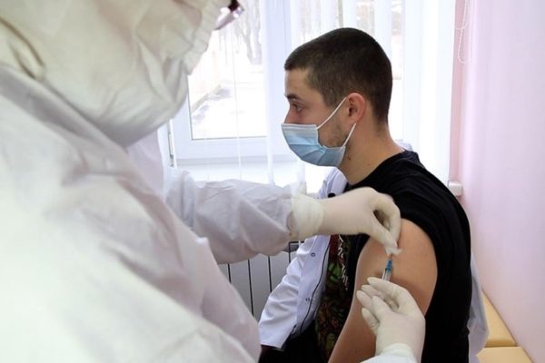 В Кировоградской области в первый день иммунизации против коронавируса вакцинируют 60 медработников