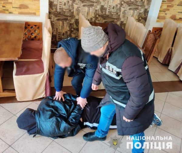 32-летний житель Кировоградской области хотел откупиться взяткой за нападение на фермерское хозяйство (ФОТО)