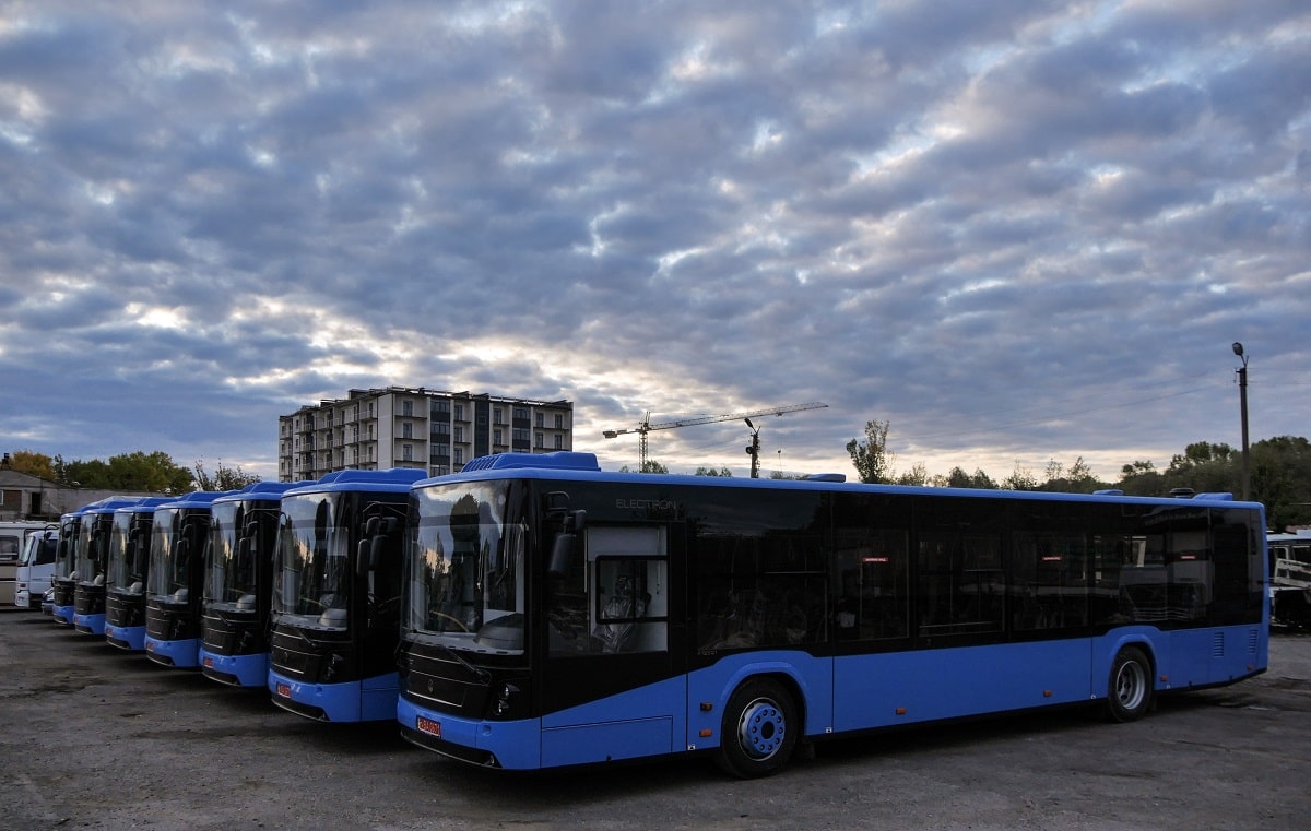 Из александрийского бюджета выделили деньги на покупку 5 автобусов и на ремонт Новопражского шоссе