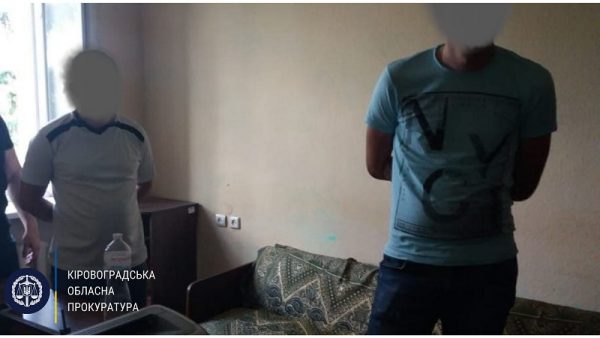На получении взятки задержали следователя и начальника отдела районного управления полиции Кировоградской области (ФОТО)