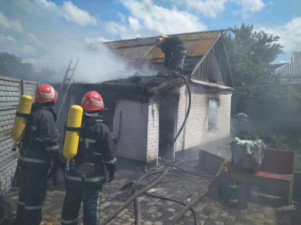 В Александрийском районе в горящем доме спасатели обнаружили тело 39-летнего мужчины (ФОТО)