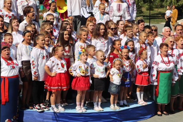 Больше 5 000 жителей Кировоградской области одновременно спели Гимн Украины, в их числи и александрийцы
