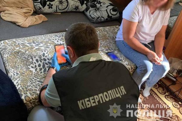 19-летнюю жительницу Александрийщины подозревают в интернет-мошенничестве (ФОТО)