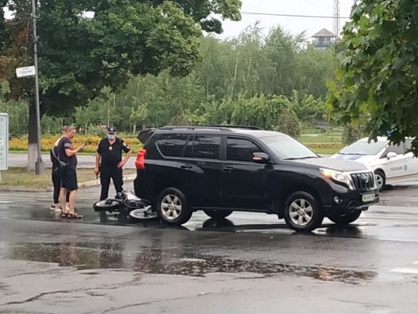 На дороге возле здания Александрийского городского совета произошло ДТП (ФОТО)