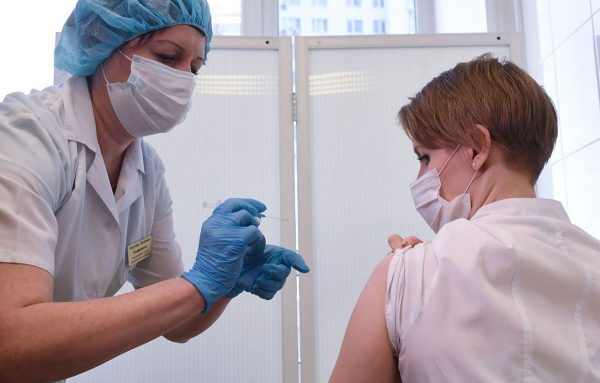 Полную вакцинацию от COVID-19 получил всего 21% украинцев