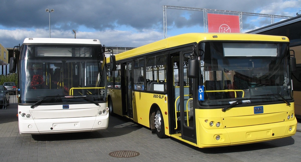 Для коммунального автобусного парка Александрии закупили пять новых автобусов
