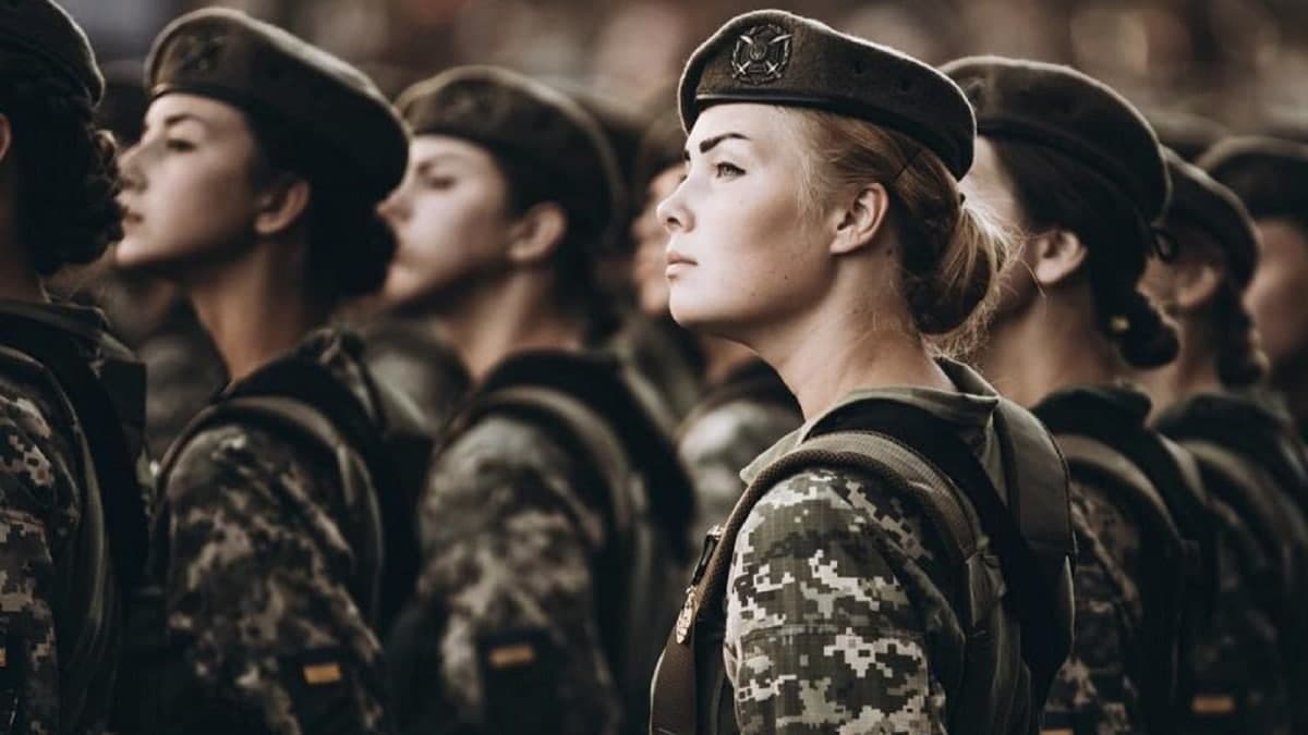 В Украине женщин определенных профессий обязали стать на военный учет: кого это касается