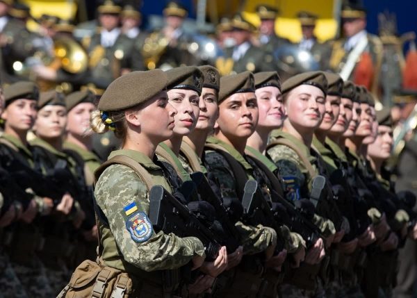 На военный учет должны стать и беременные, и женщины с детьми: разъяснение от Минобороны