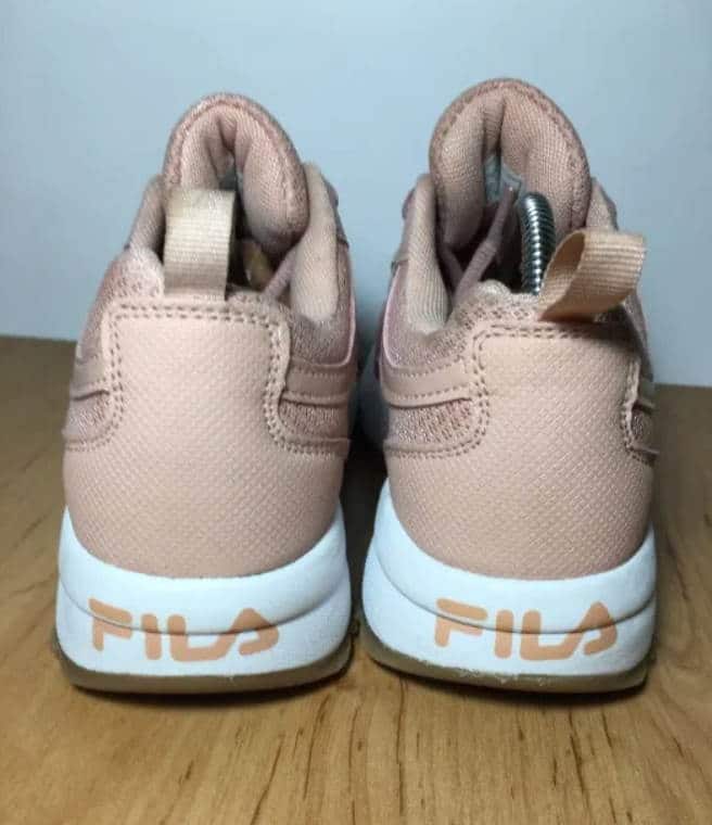 Поддельный задний логотип Disruptor Fila