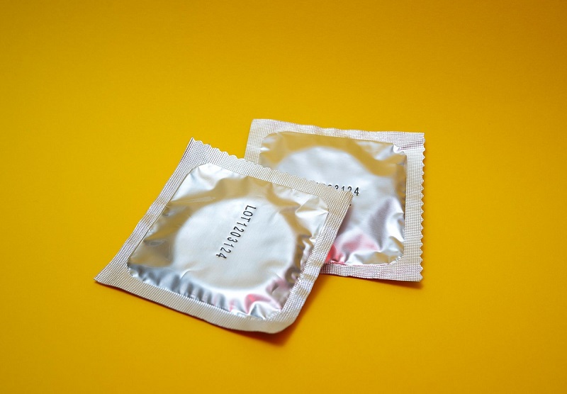 Борьба со стигмой: как сексуальное образование и креативная реклама меняют отношения к презервативам