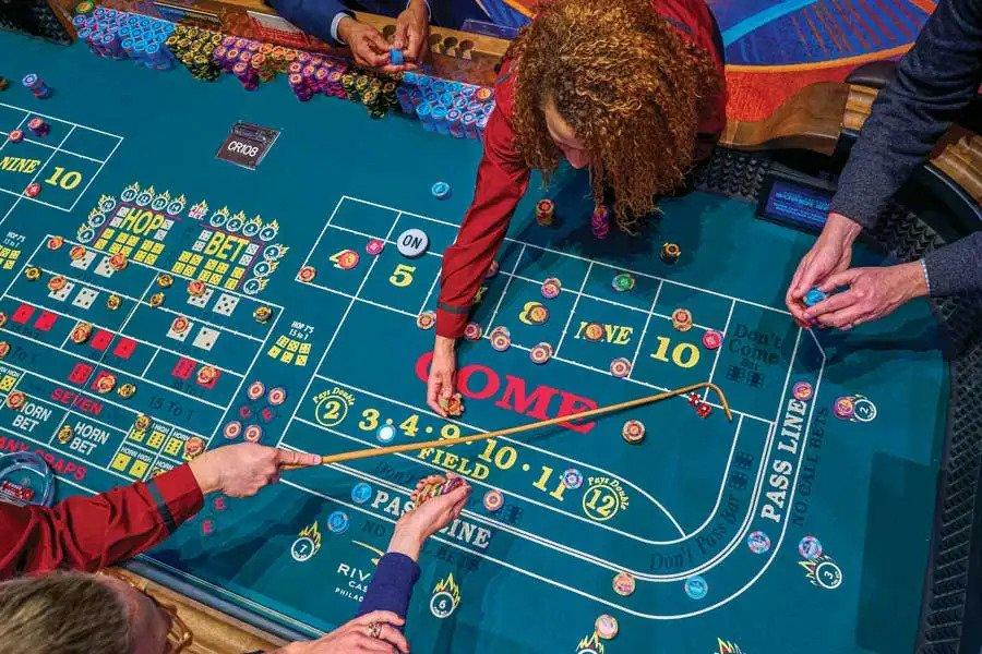 Стратегії гри в крепс: Збільшуємо шанси на виграш у казино