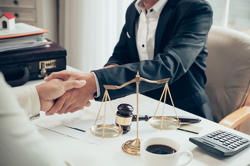 Чому юридичні послуги необхідні: Захист прав, орієнтація в складних ситуаціях та поради експертів