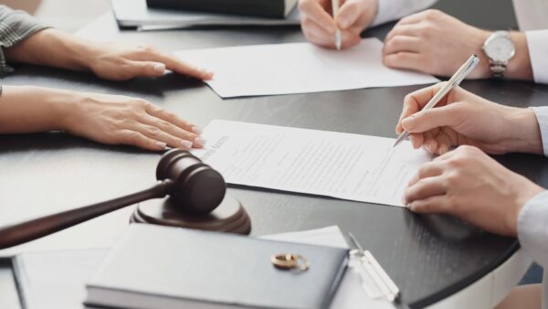 Помощь в оформлении брака с иностранцем в Украине с адвокатом компании Lexberg.