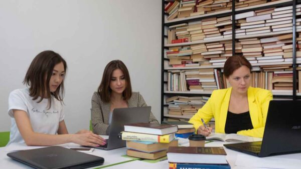 Как выбрать надёжную компанию для заказа кандидатской диссертации: проверенные критерии