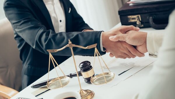 Когда стоит обращаться к юристу по банкротству: 7 главных признаков