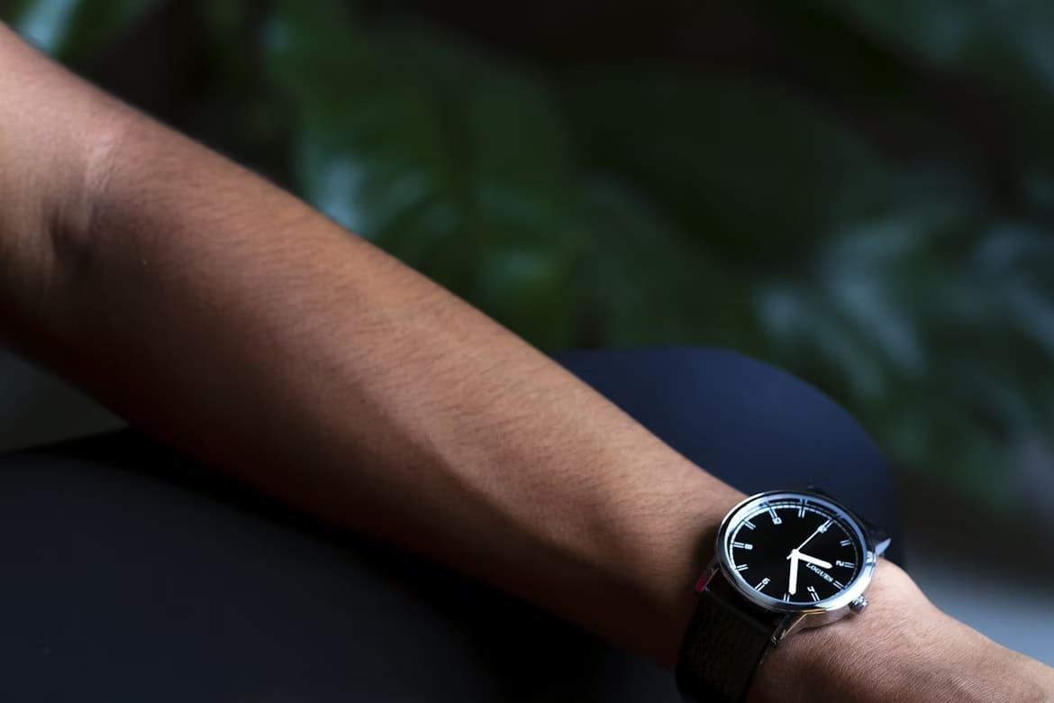 От яхт-клуба до офиса: где носят Aquaracer сегодня